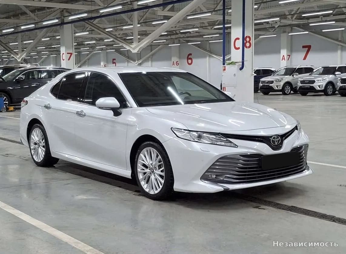 Toyota Camry 2020 с пробегом — фото 3