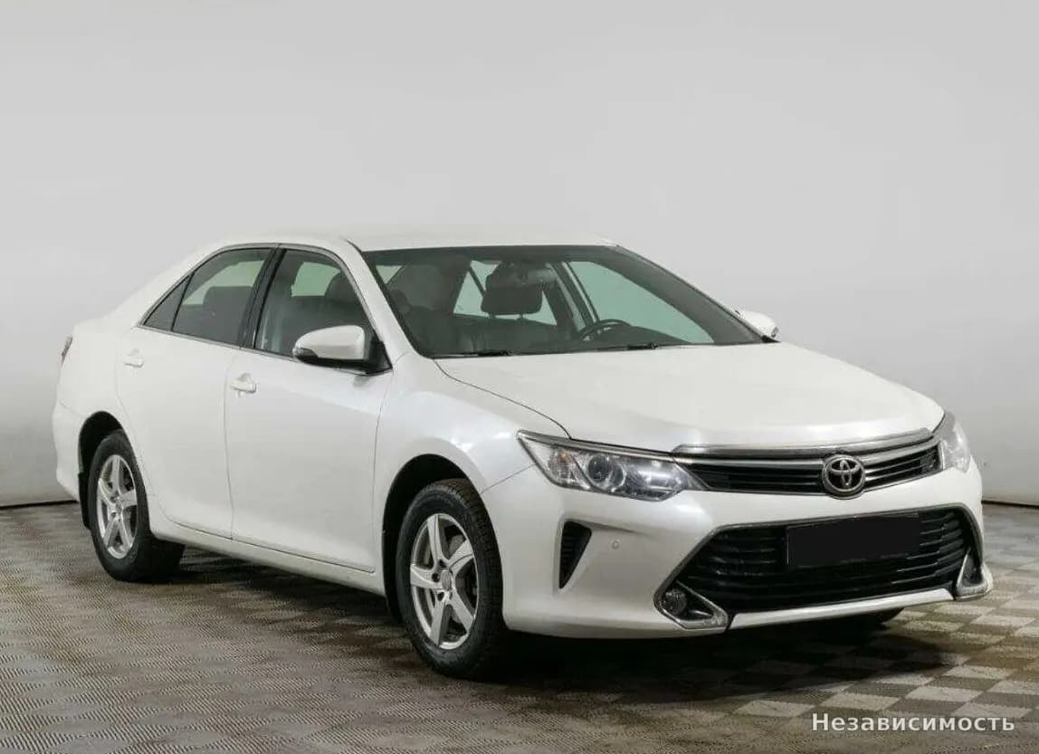 Toyota Camry 2016 с пробегом — фото 3