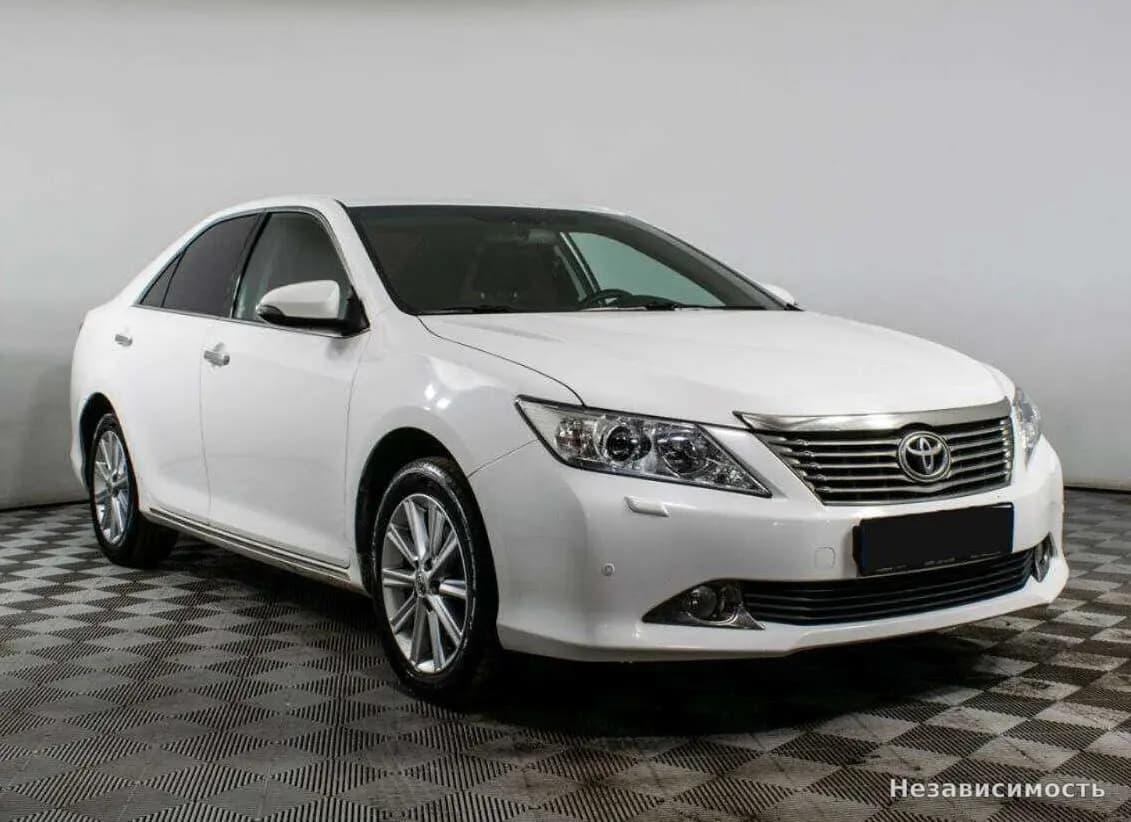 Toyota Camry 2014 с пробегом — фото 3