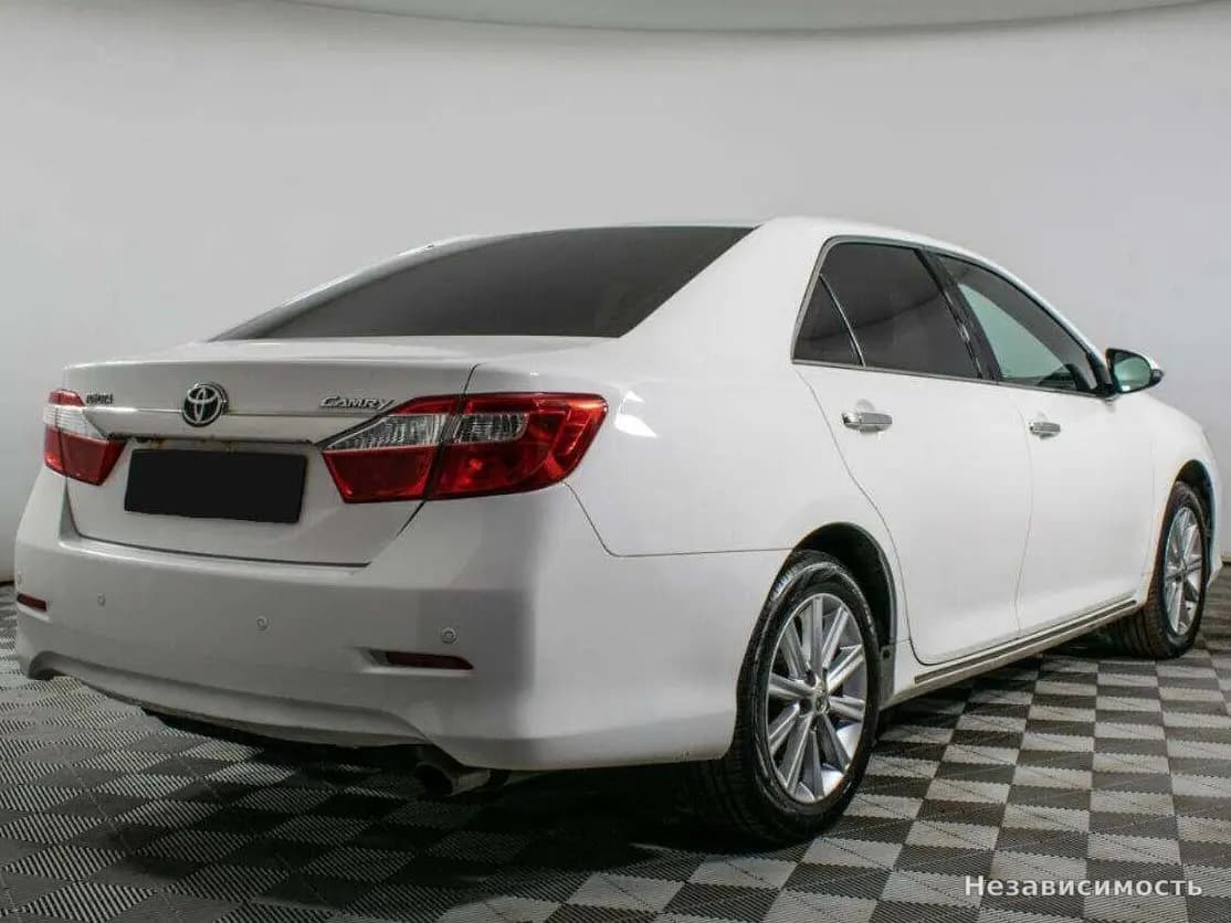 Toyota Camry 2014 с пробегом — фото 5