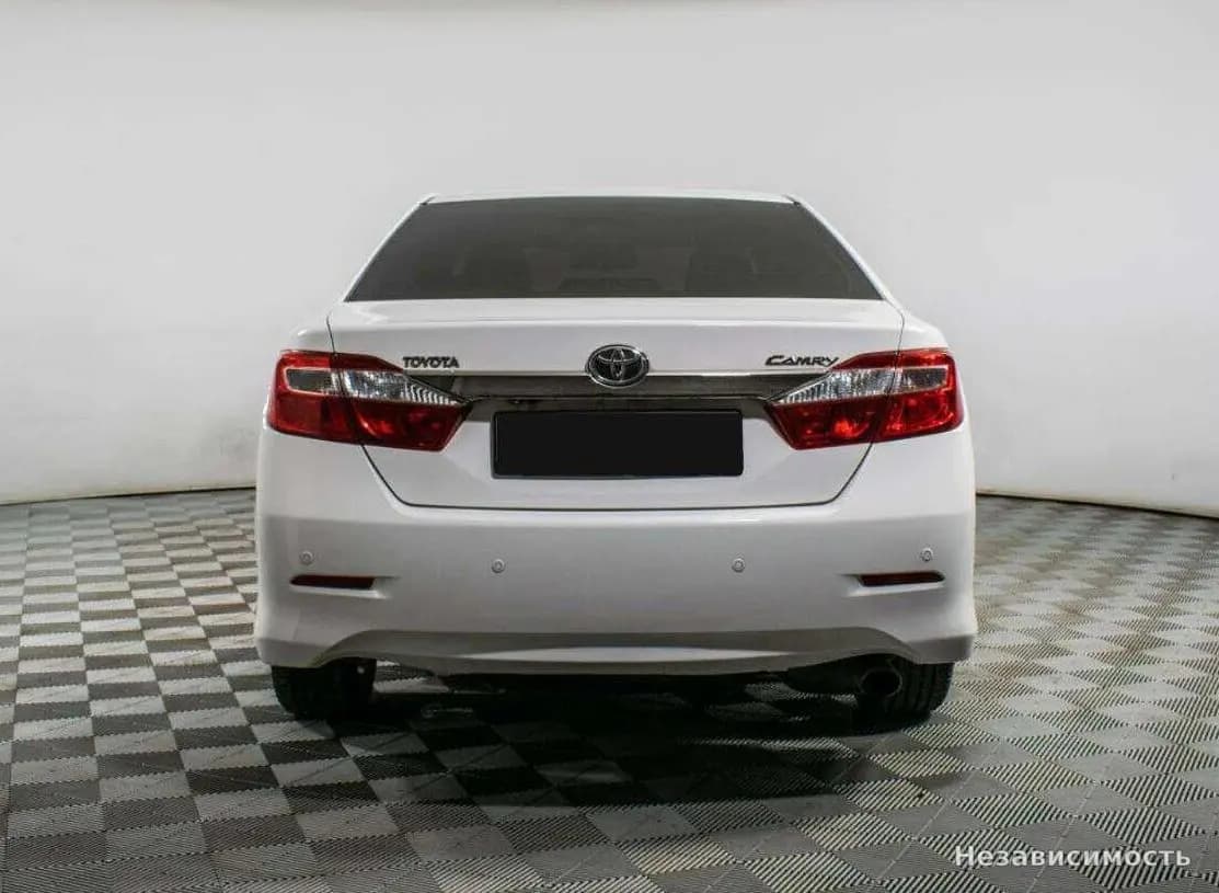 Toyota Camry 2014 с пробегом — фото 6