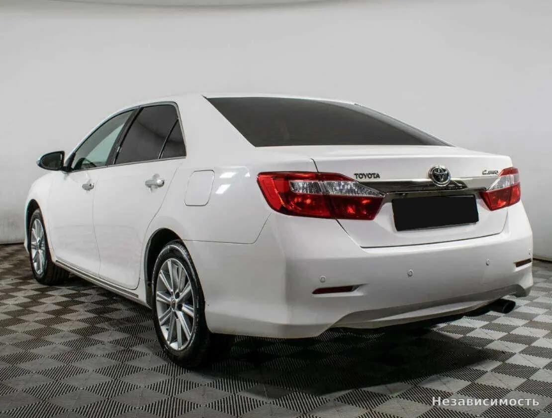 Toyota Camry 2014 с пробегом — фото 7