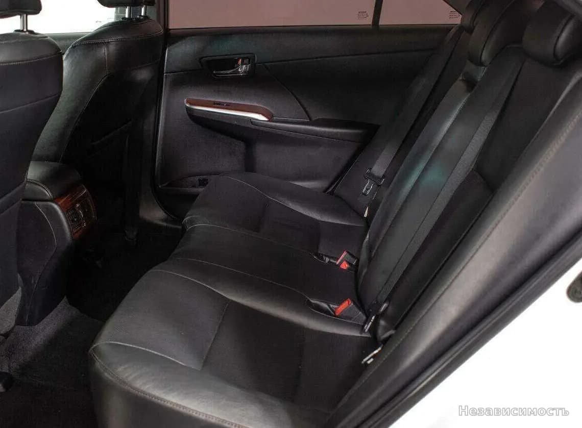 Toyota Camry 2014 с пробегом — фото 10