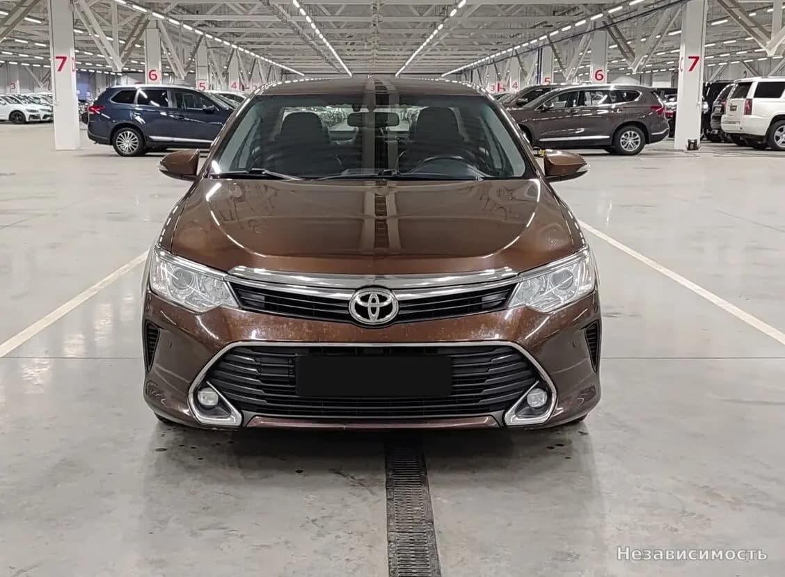 Toyota Camry 2017 с пробегом — фото 2