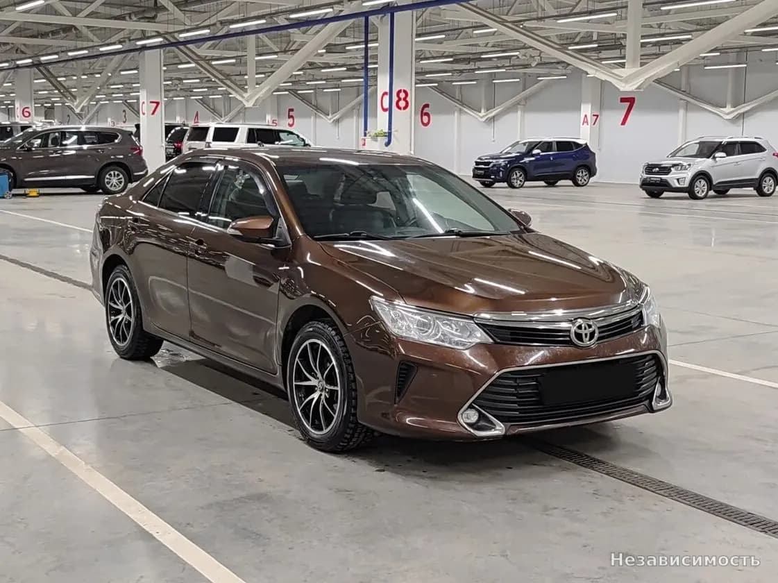 Toyota Camry 2017 с пробегом — фото 3