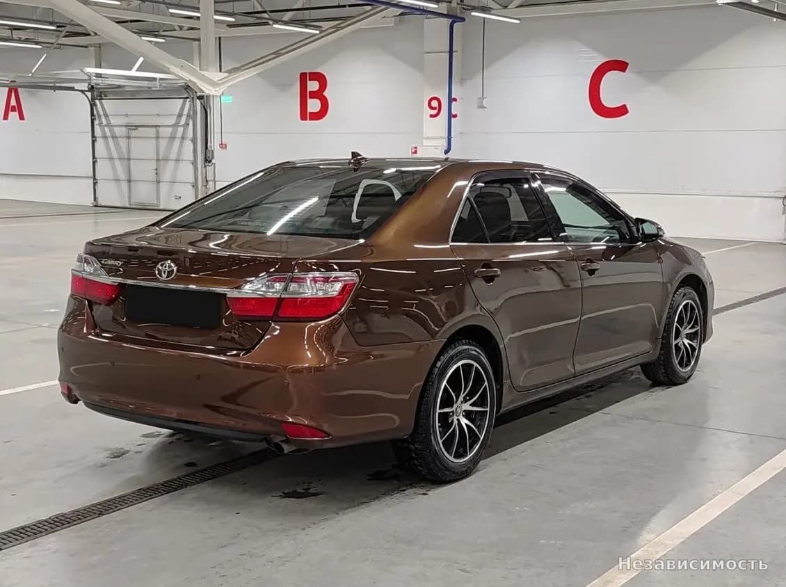 Toyota Camry 2017 с пробегом — фото 5