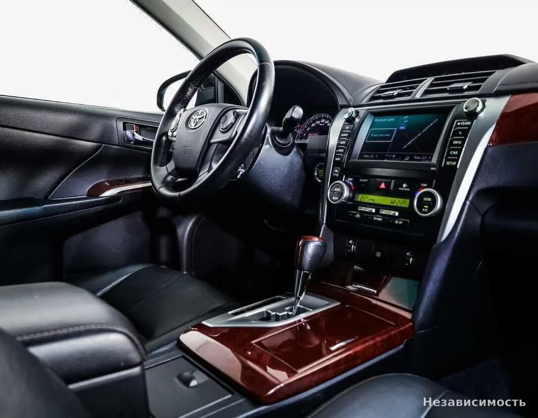 Toyota Camry 2013 с пробегом — фото 8