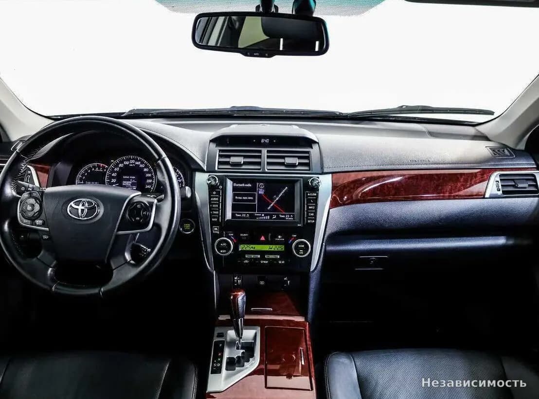 Toyota Camry 2013 с пробегом — фото 9