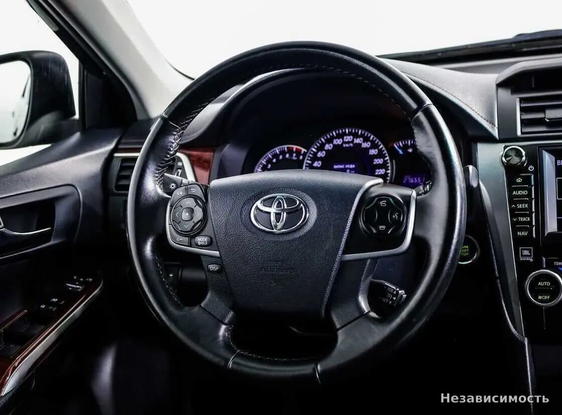 Toyota Camry 2013 с пробегом — фото 10