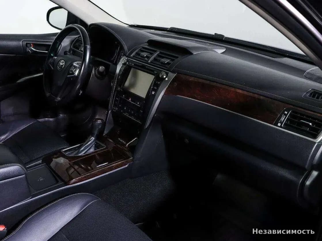 Toyota Camry 2017 с пробегом — фото 7