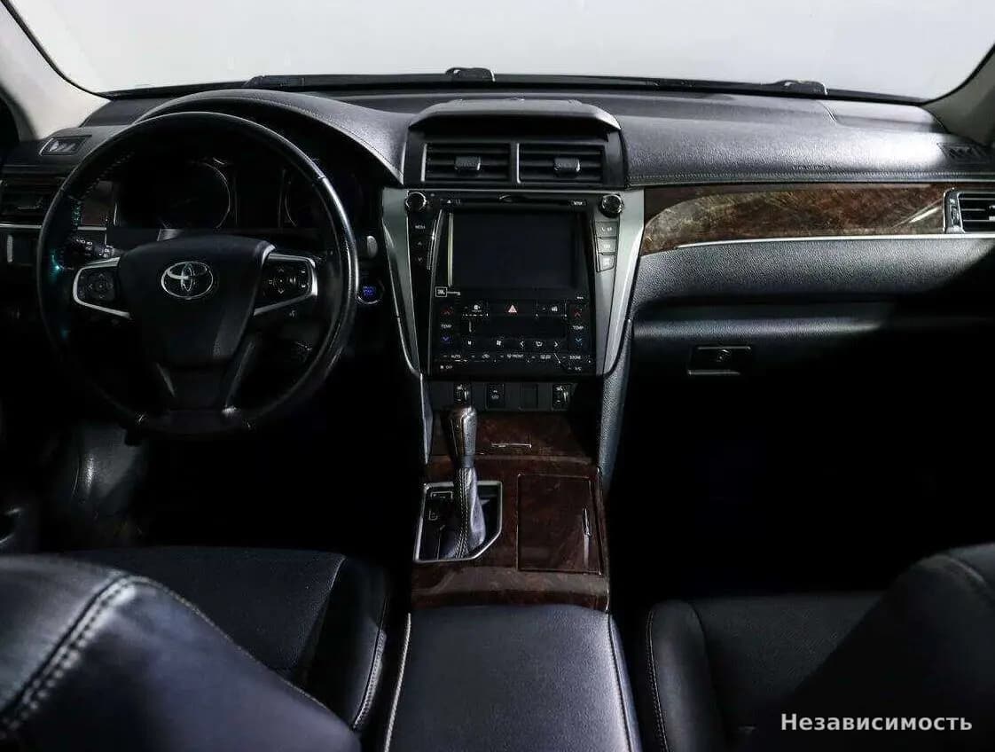 Toyota Camry 2017 с пробегом — фото 10