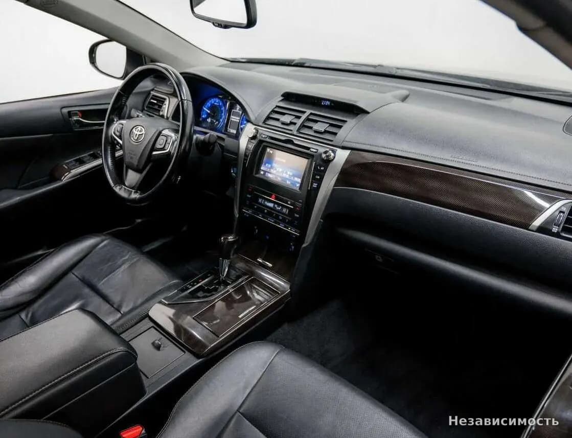 Toyota Camry 2015 с пробегом — фото 7