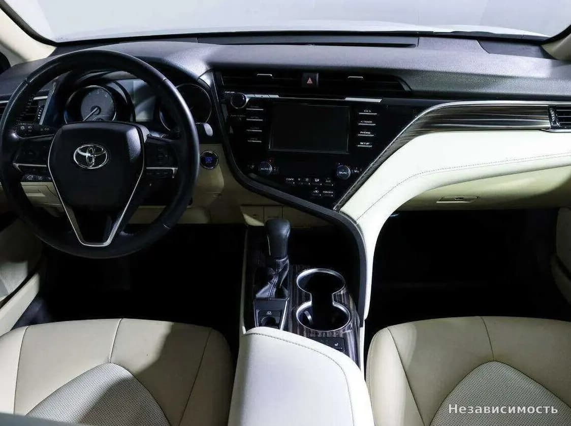 Toyota Camry 2020 с пробегом — фото 9