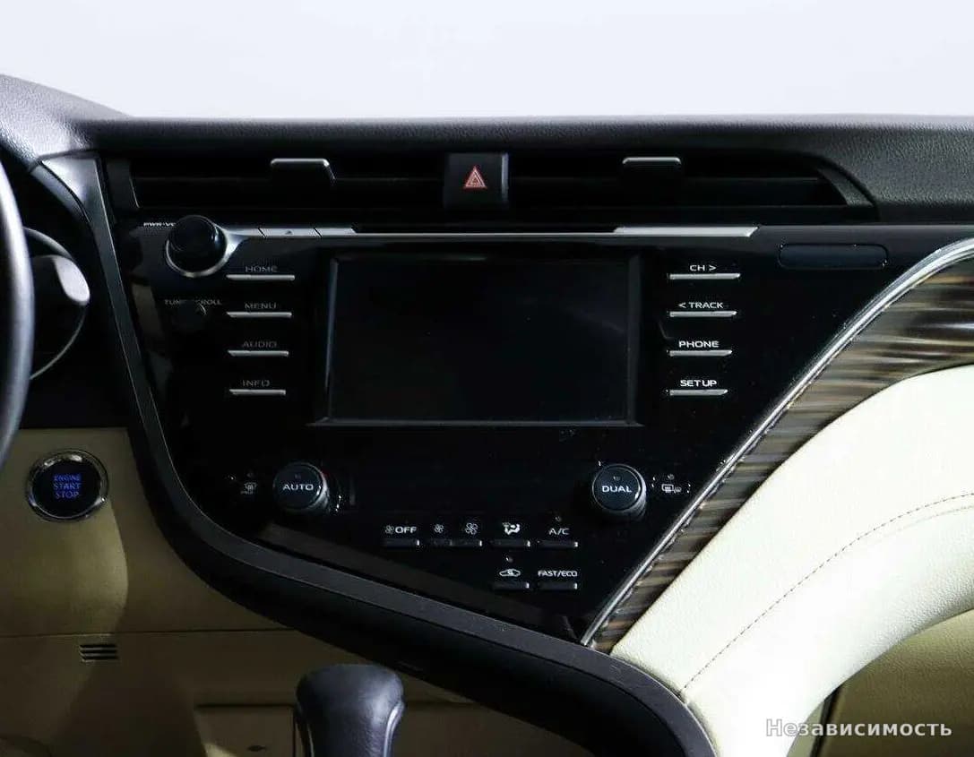 Toyota Camry 2020 с пробегом — фото 10