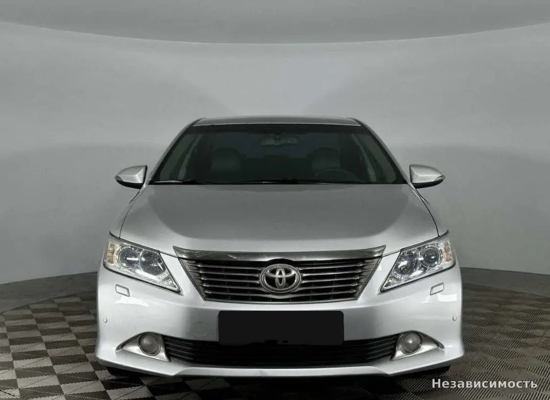 Toyota Camry 2014 с пробегом — фото 3