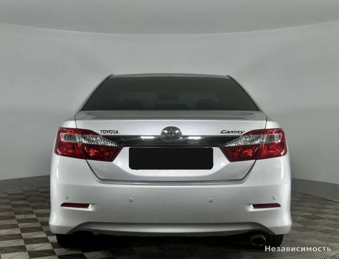 Toyota Camry 2014 с пробегом — фото 4