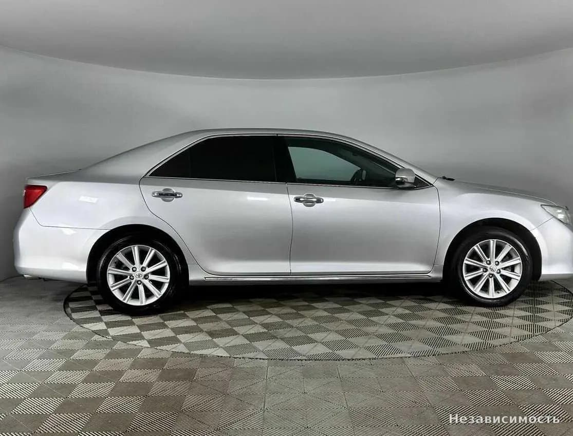 Toyota Camry 2014 с пробегом — фото 5