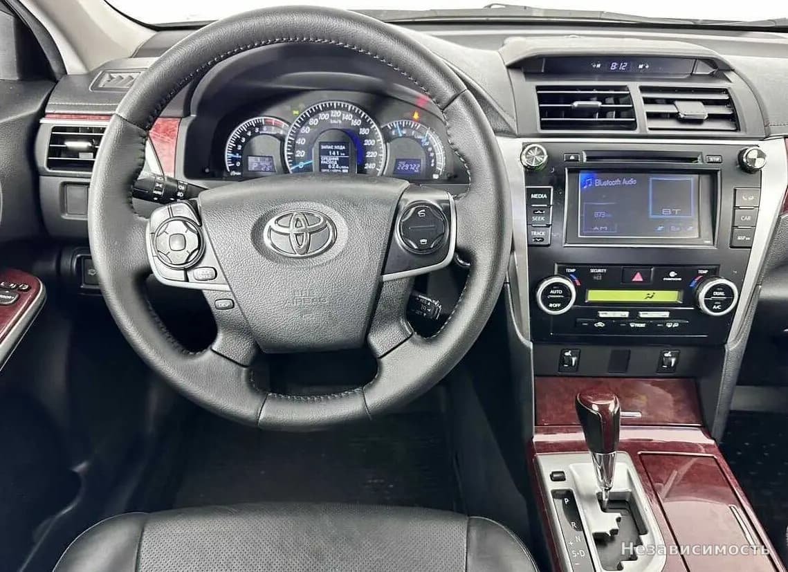 Toyota Camry 2014 с пробегом — фото 10