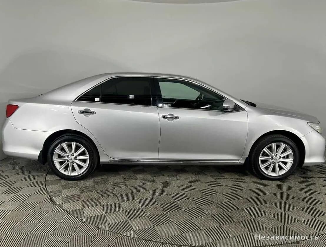 Toyota Camry 2013 с пробегом — фото 4
