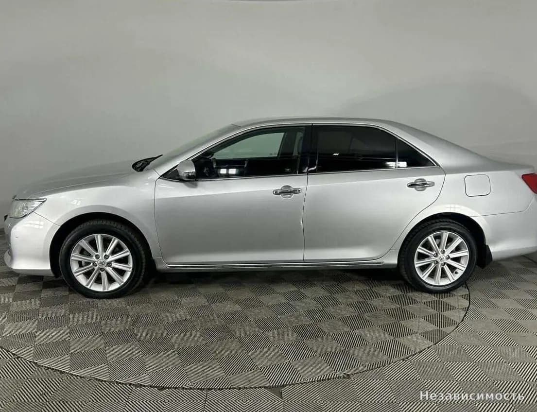Toyota Camry 2013 с пробегом — фото 5