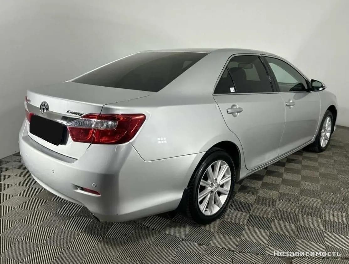 Toyota Camry 2013 с пробегом — фото 6