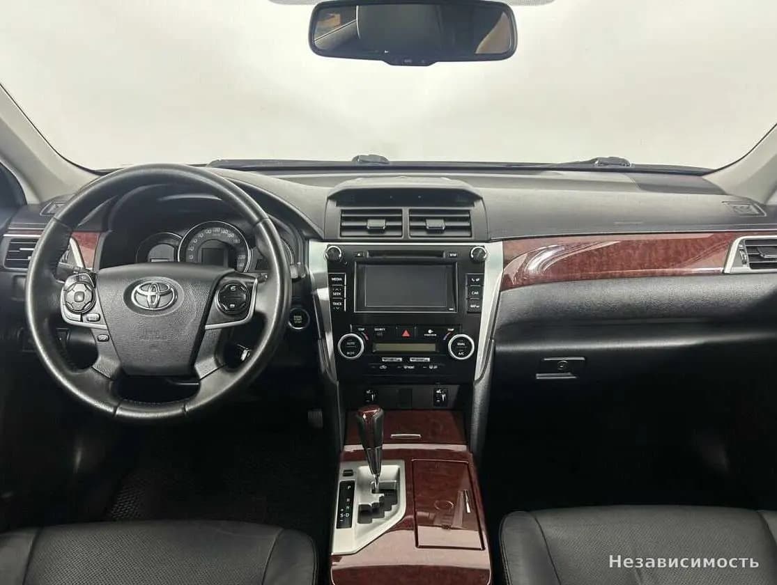 Toyota Camry 2013 с пробегом — фото 7