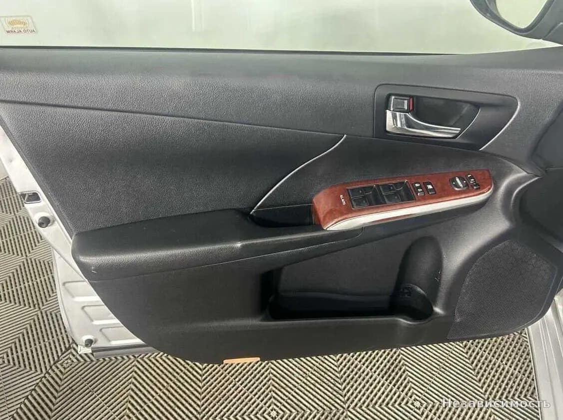 Toyota Camry 2013 с пробегом — фото 8