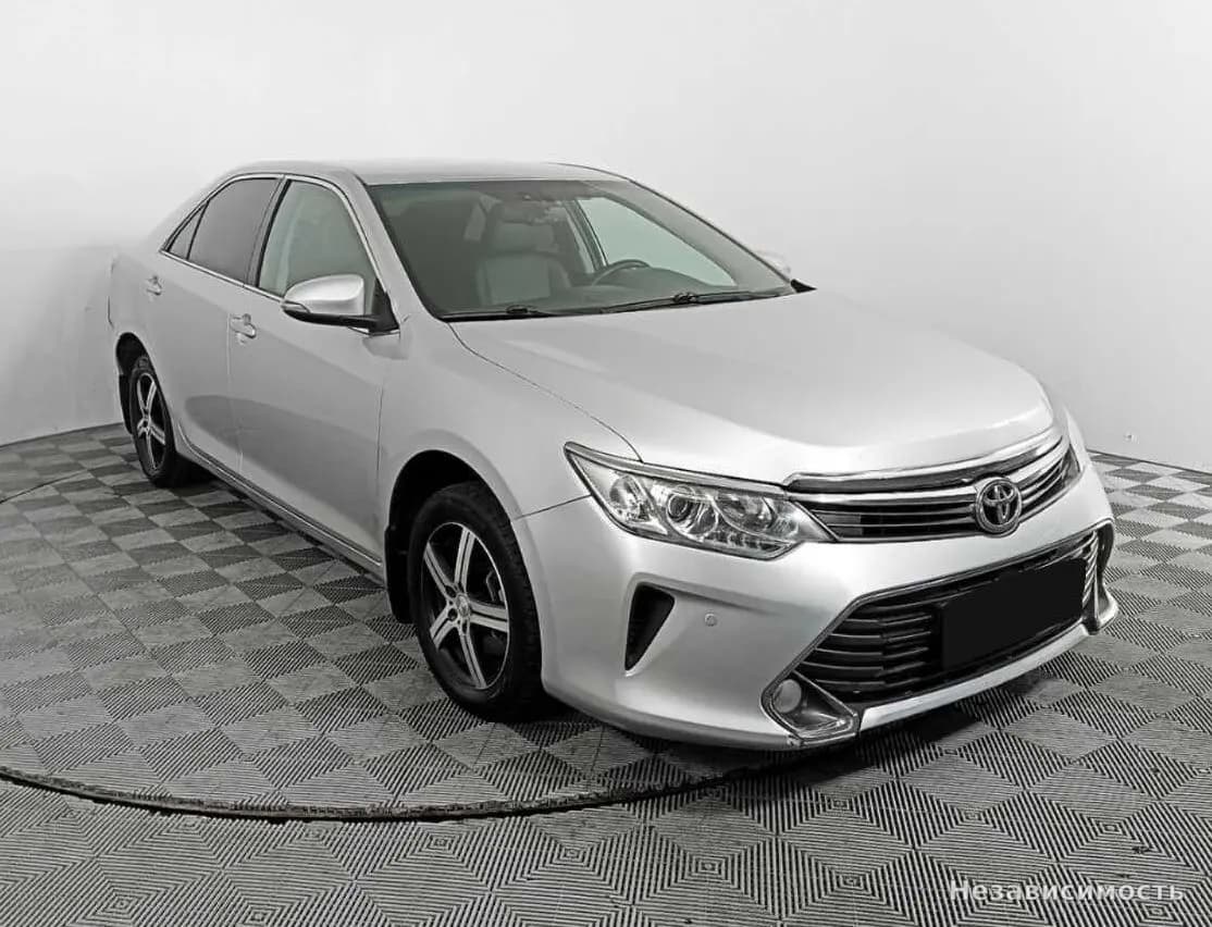 Toyota Camry 2015 с пробегом — фото 3