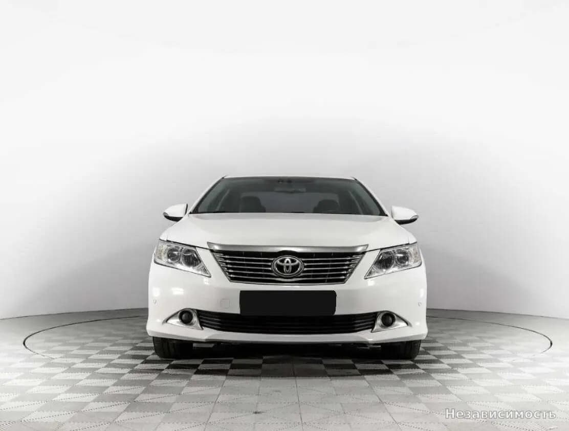 Toyota Camry 2014 с пробегом — фото 2