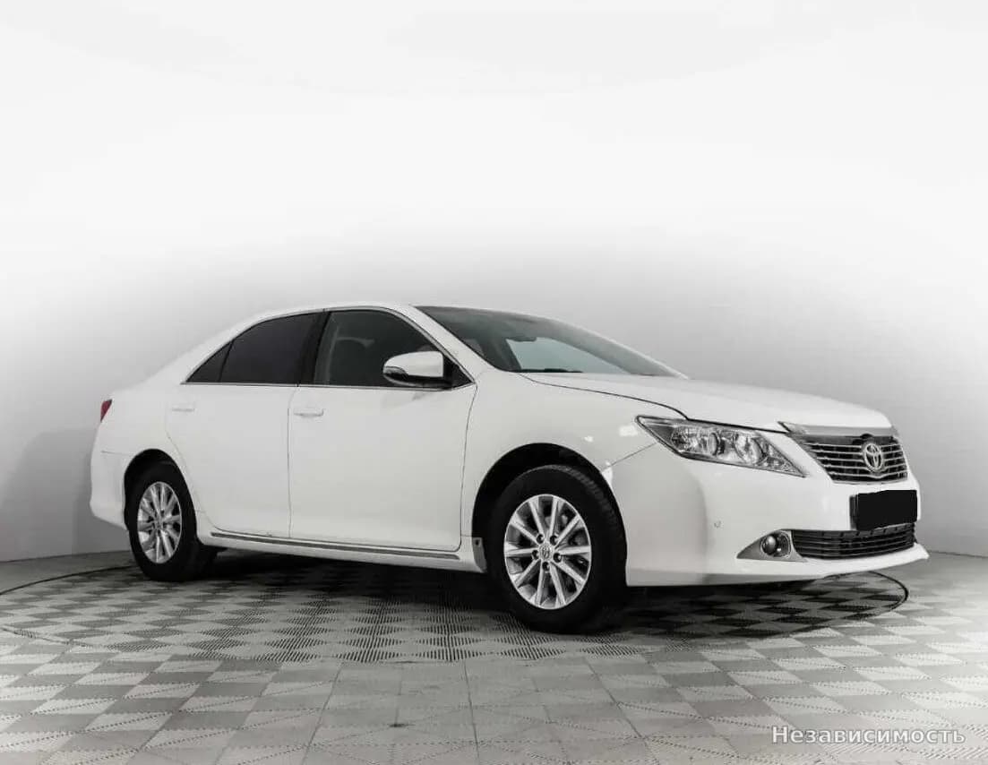Toyota Camry 2014 с пробегом — фото 3