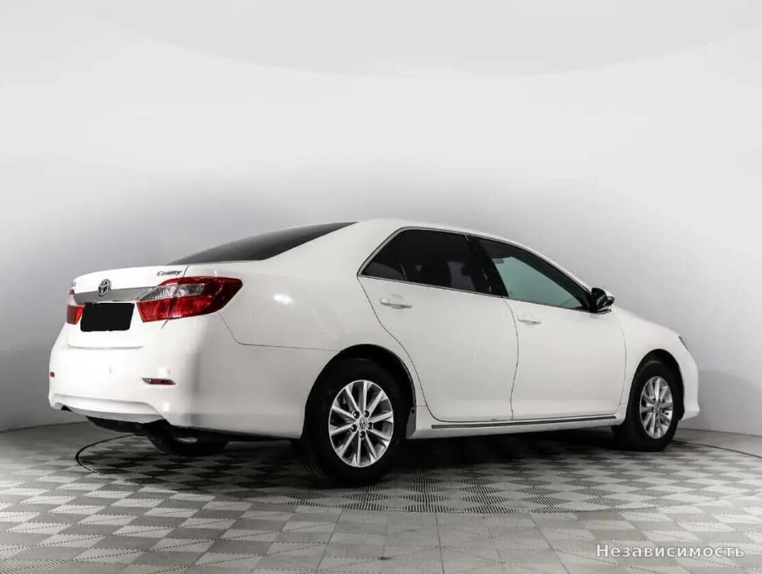 Toyota Camry 2014 с пробегом — фото 5