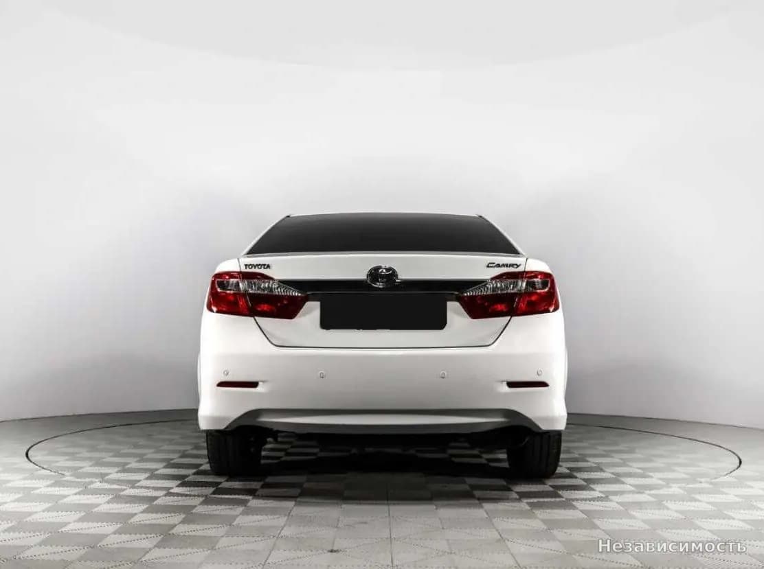 Toyota Camry 2014 с пробегом — фото 6