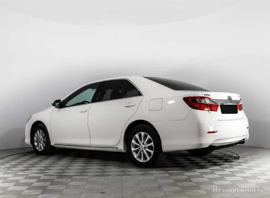 Toyota Camry 2014 с пробегом — фото 7
