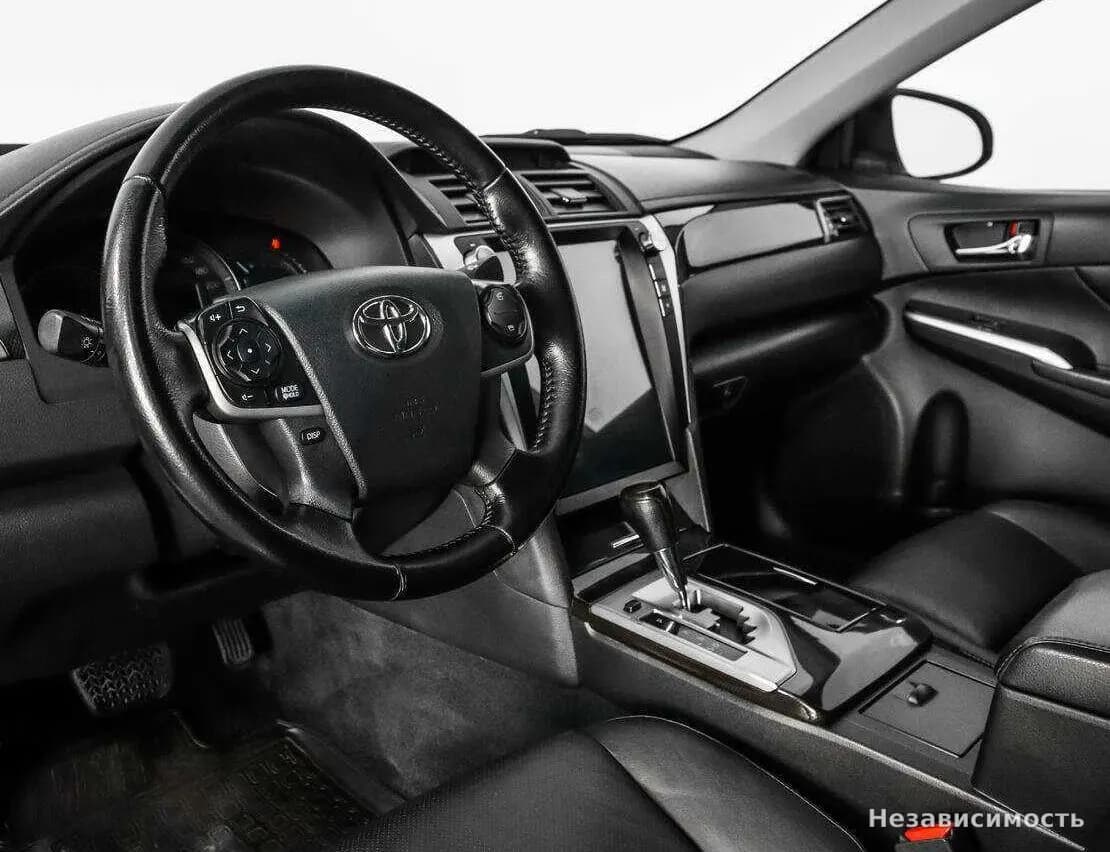 Toyota Camry 2014 с пробегом — фото 9
