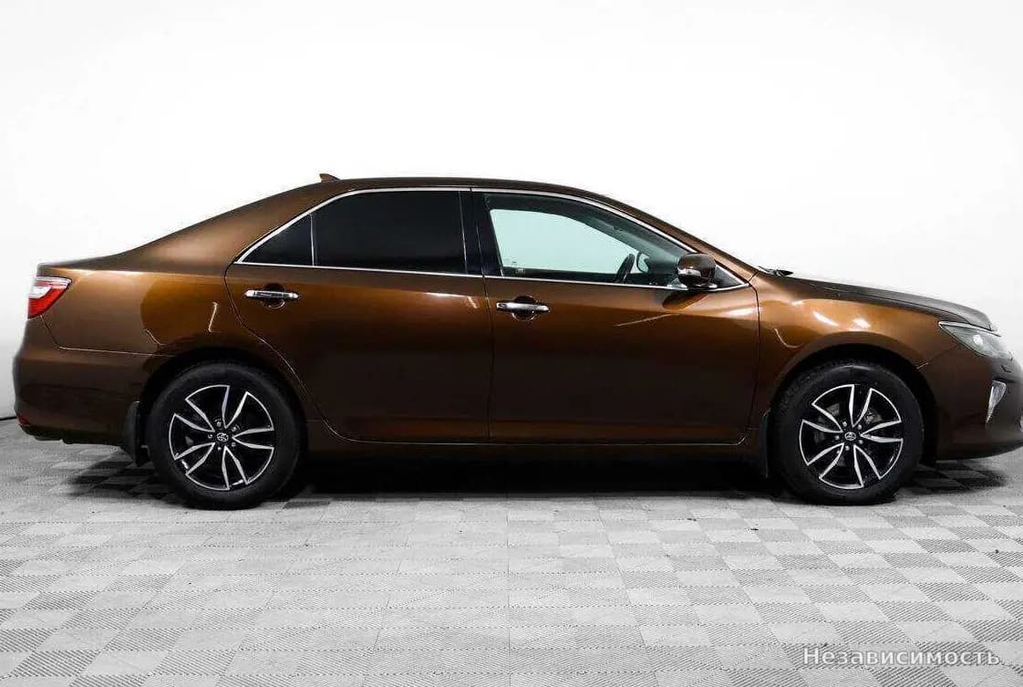 Toyota Camry 2017 с пробегом — фото 4