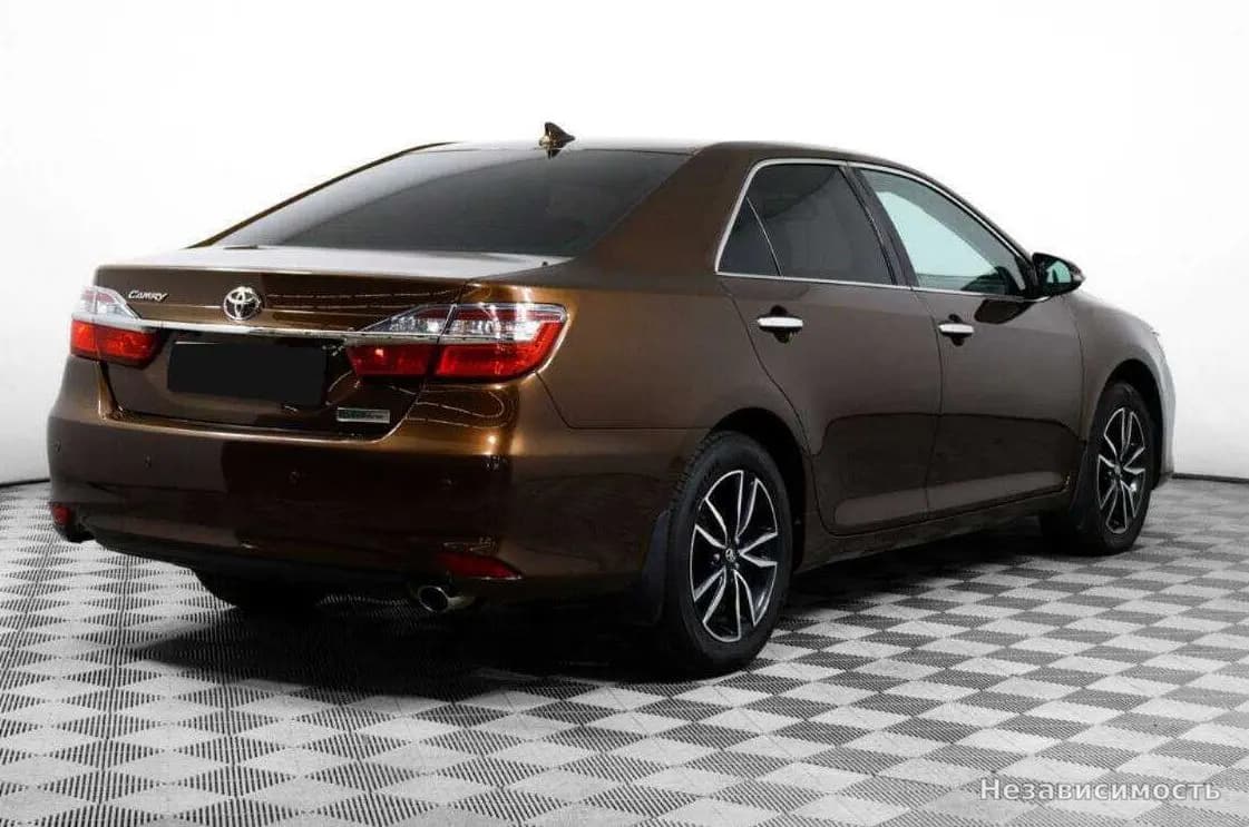 Toyota Camry 2017 с пробегом — фото 5