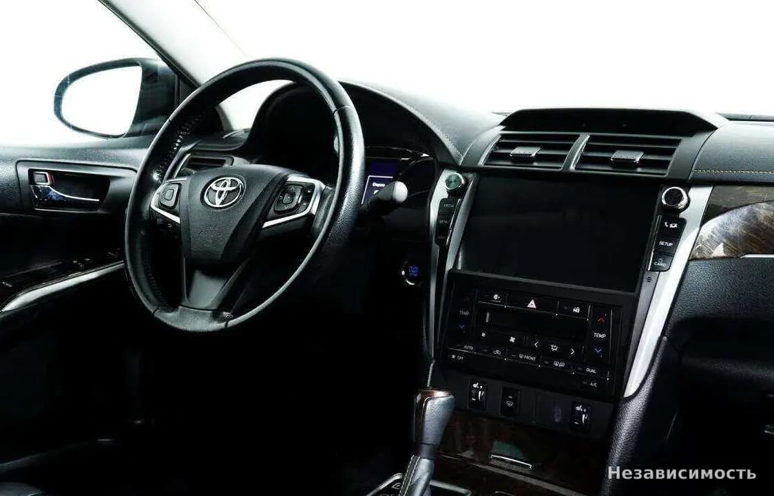 Toyota Camry 2017 с пробегом — фото 9