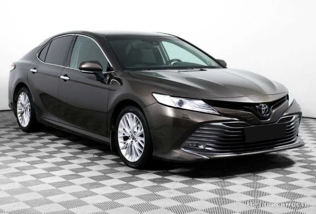 Toyota Camry 2019 с пробегом — фото 3