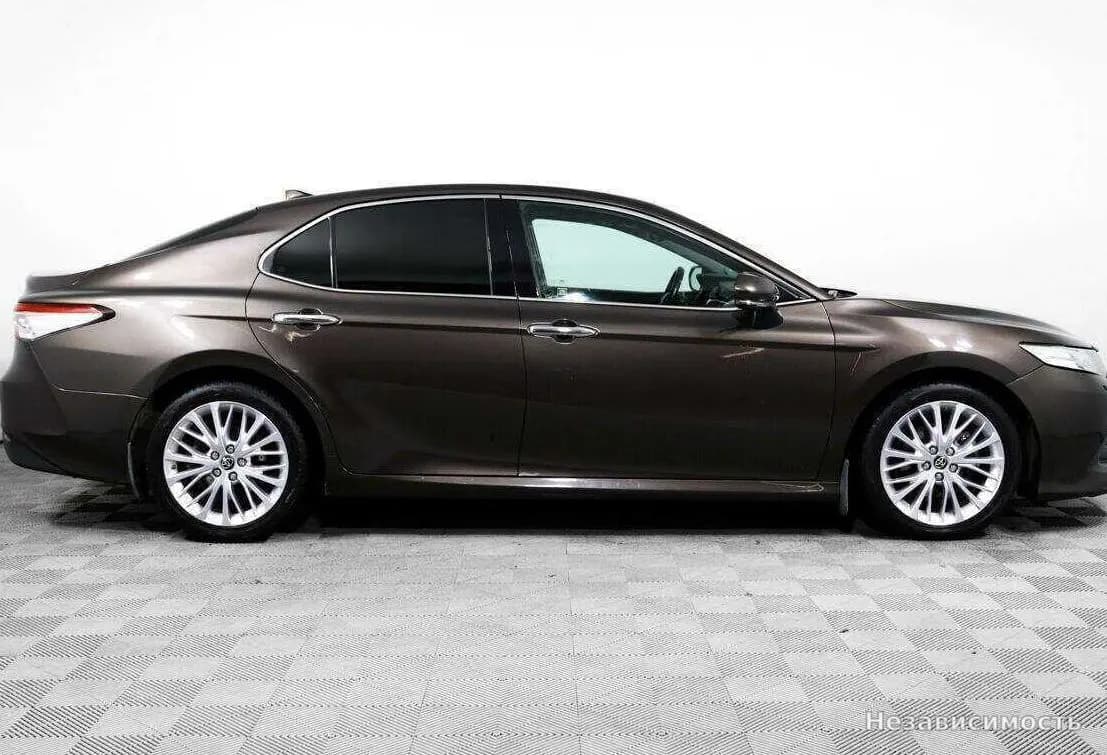 Toyota Camry 2019 с пробегом — фото 4