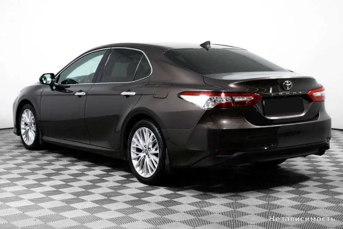 Toyota Camry 2019 с пробегом — фото 7