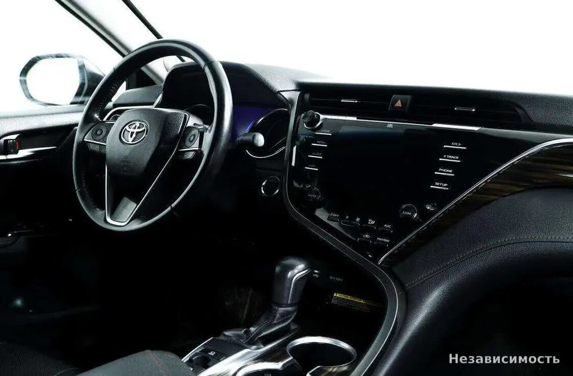 Toyota Camry 2019 с пробегом — фото 9