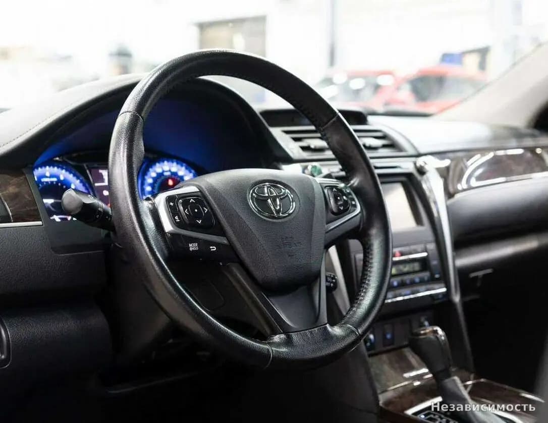 Toyota Camry 2016 с пробегом — фото 5