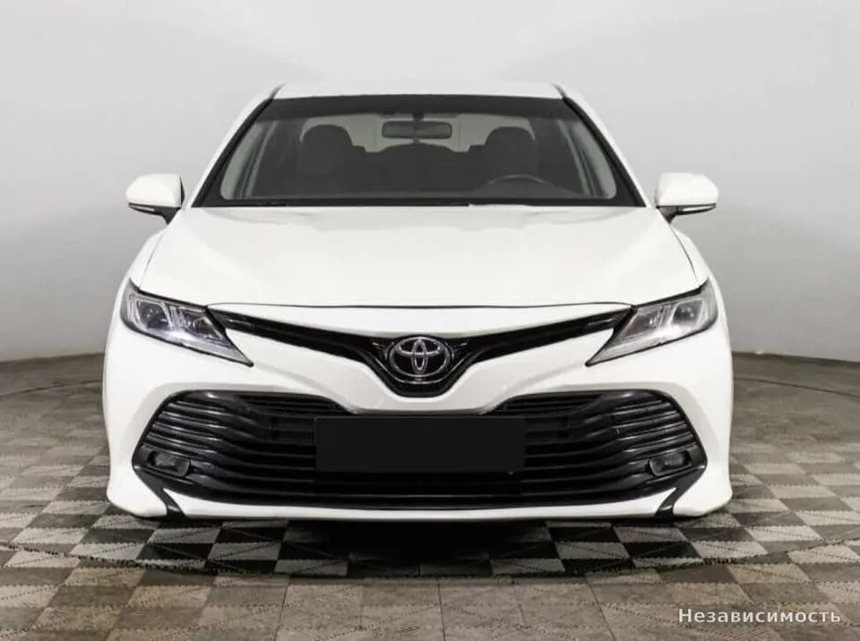 Toyota Camry 2018 с пробегом — фото 2