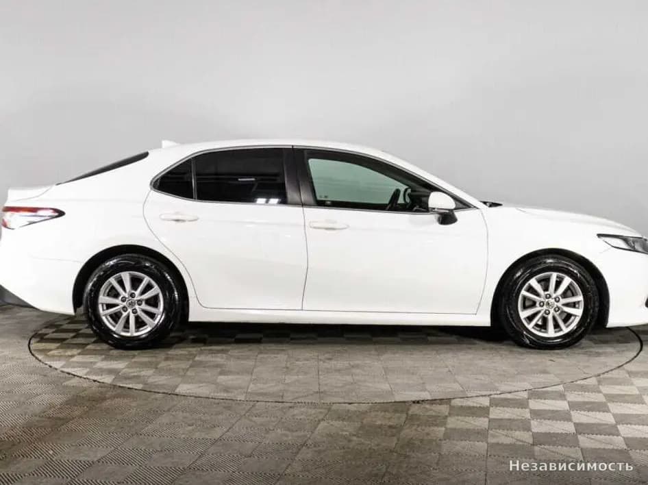 Toyota Camry 2018 с пробегом — фото 4
