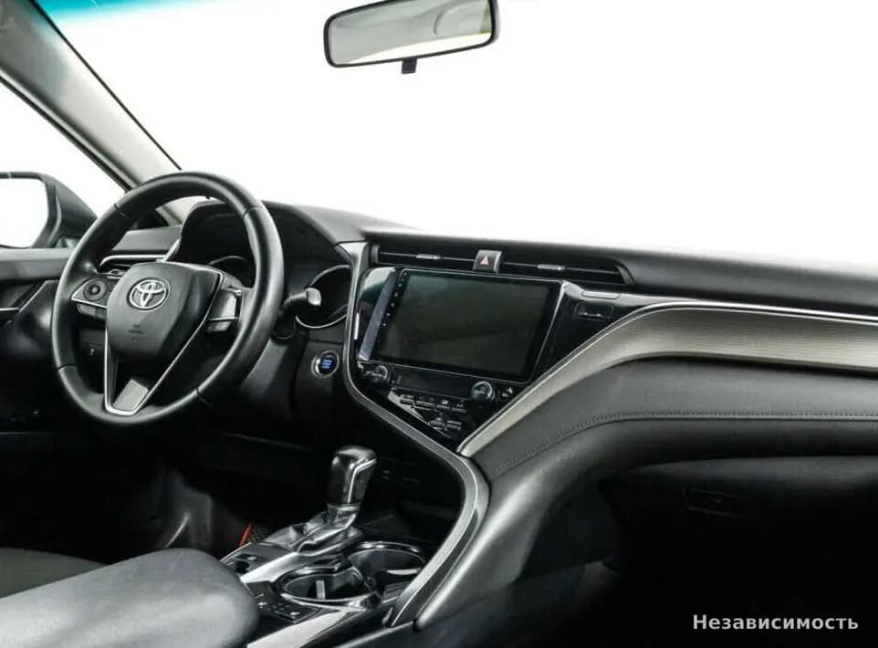 Toyota Camry 2018 с пробегом — фото 9