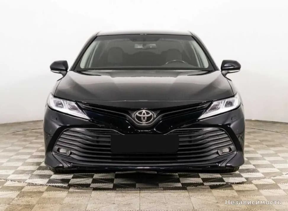 Toyota Camry 2021 с пробегом — фото 2