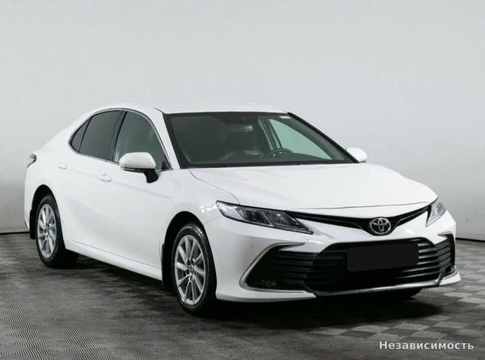 Toyota Camry 2021 с пробегом — фото 3