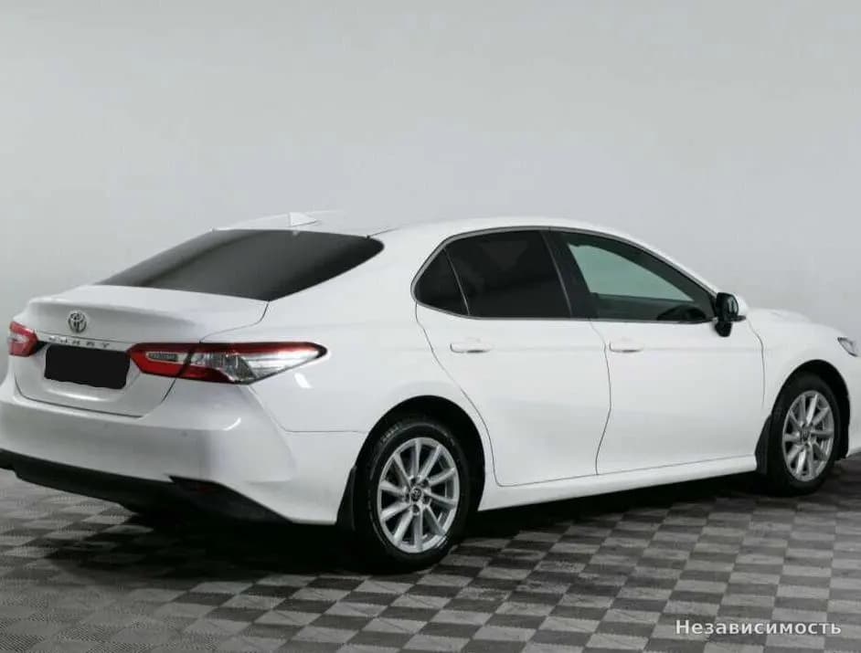 Toyota Camry 2021 с пробегом — фото 4