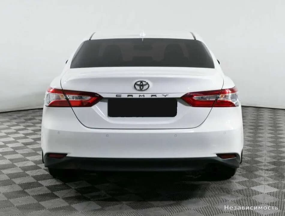 Toyota Camry 2021 с пробегом — фото 5