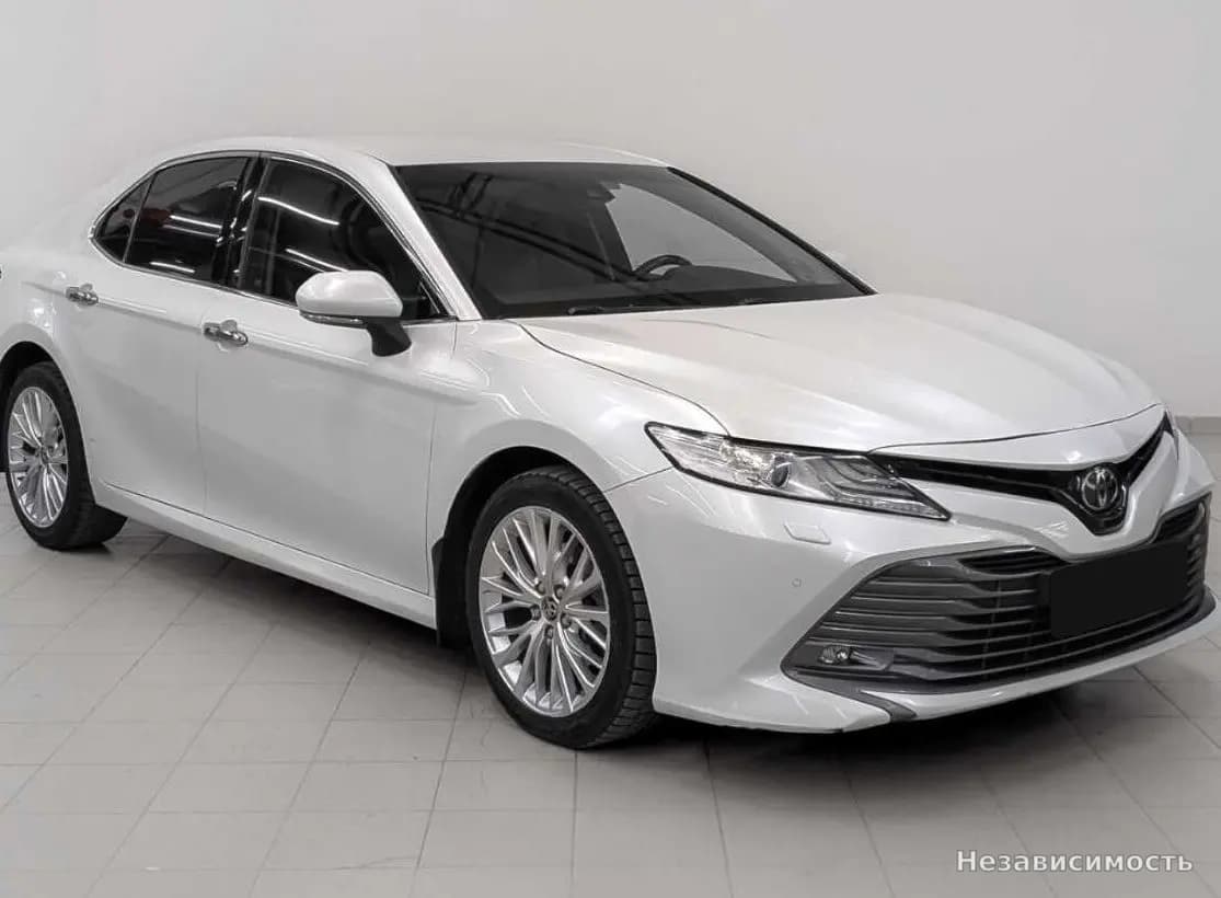 Toyota Camry 2019 с пробегом — фото 3